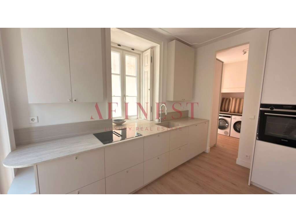Apartamento T2 Renovado com Terraço Privado em Alcântara - Grande imagem: 3/18