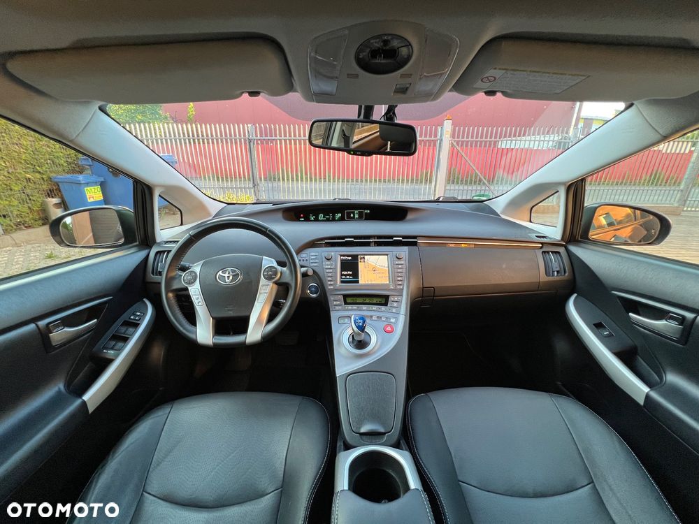 Toyota Prius (Hybrid) Executive - 24