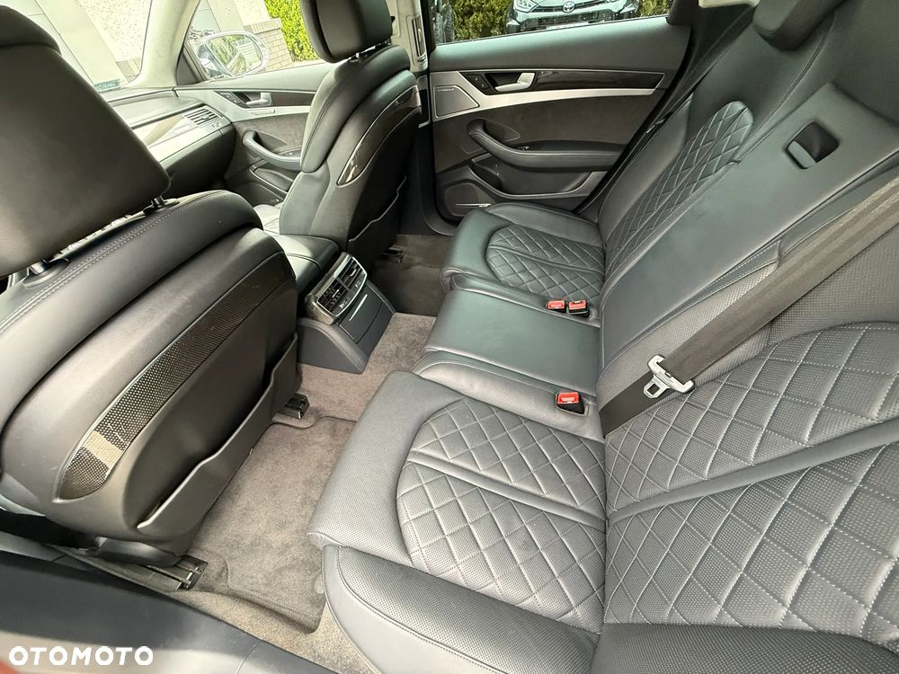 Audi S8 - 8
