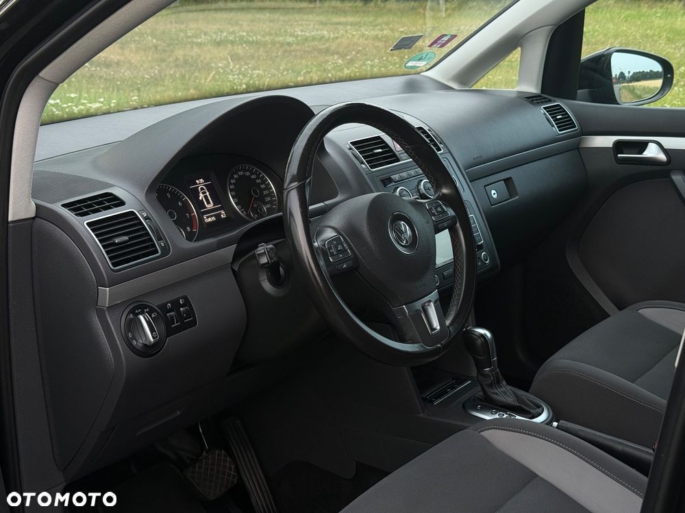 Volkswagen Touran - 12