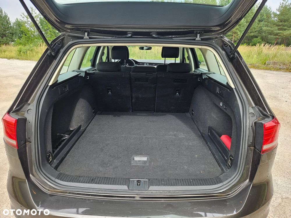 Volkswagen Passat - 11