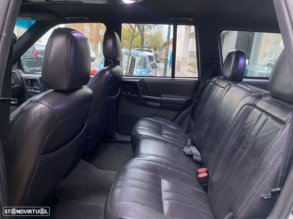 Jeep Grand Cherokee 2.5 TD Laredo - 28