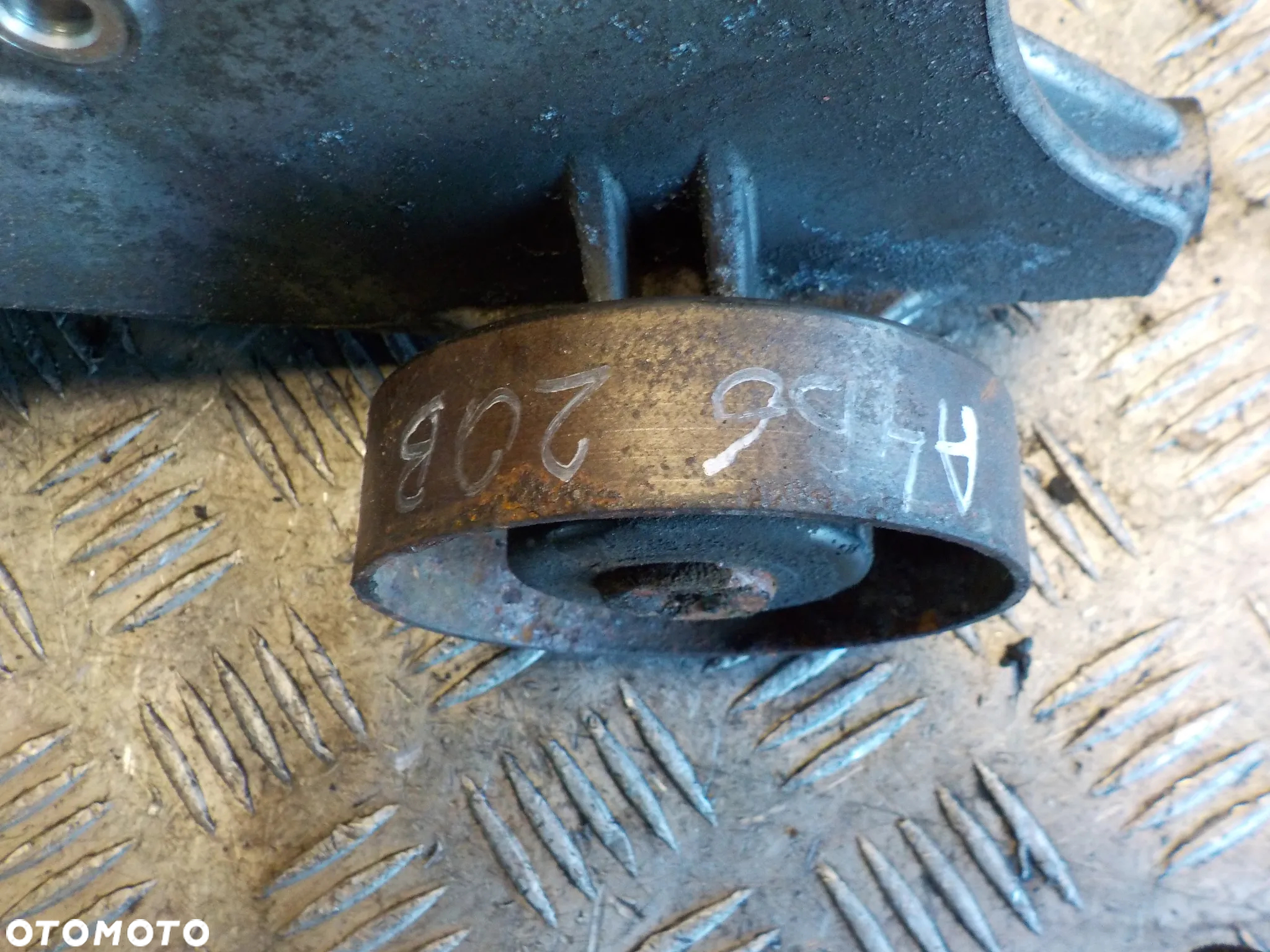 AUDI A4 B6 2.0B ŁAPA MOCOWANIE ALTERNATORA 06D903143C - 3