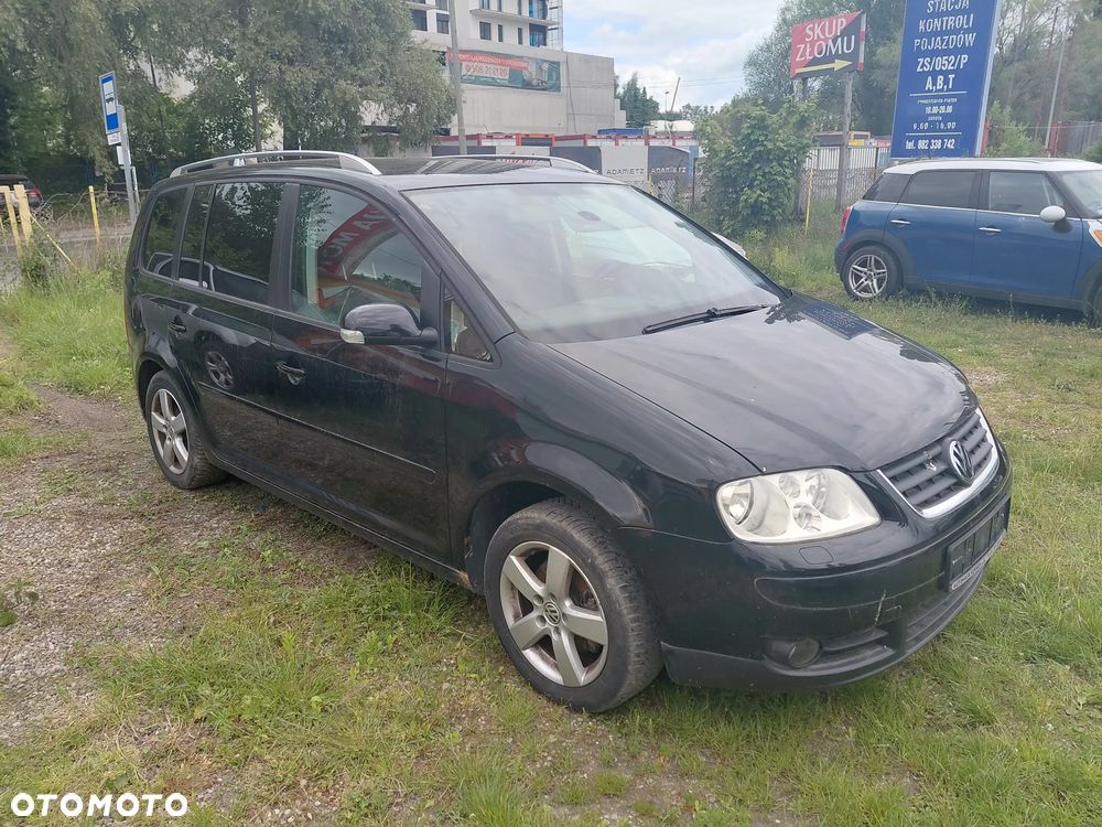 Volkswagen Touran 2.0 FSI Trendline - 2