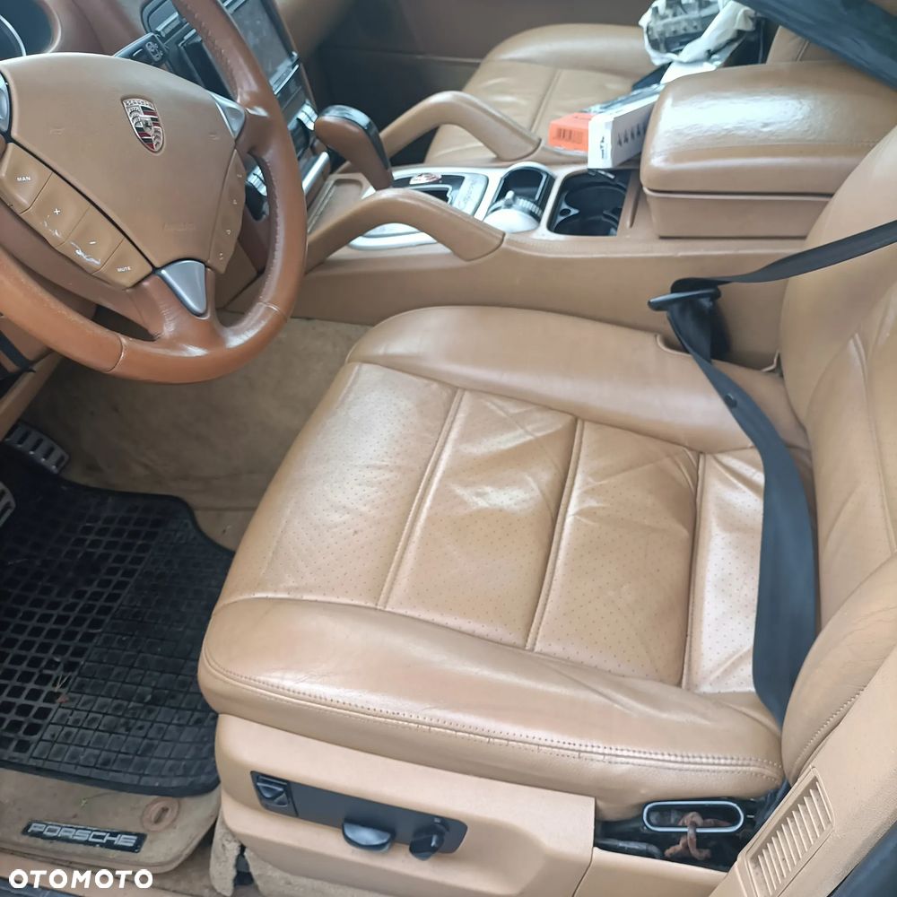 Porsche Cayenne - 18