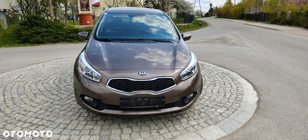 Kia Ceed - 11