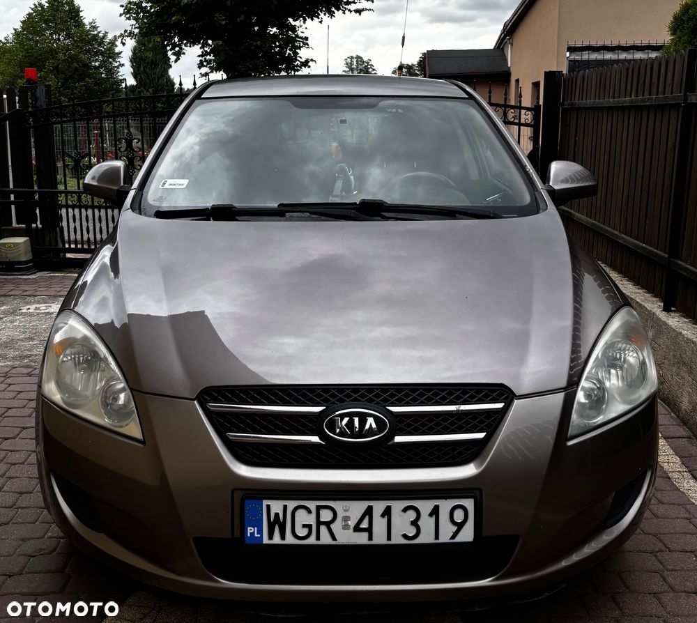 Kia Ceed - 1