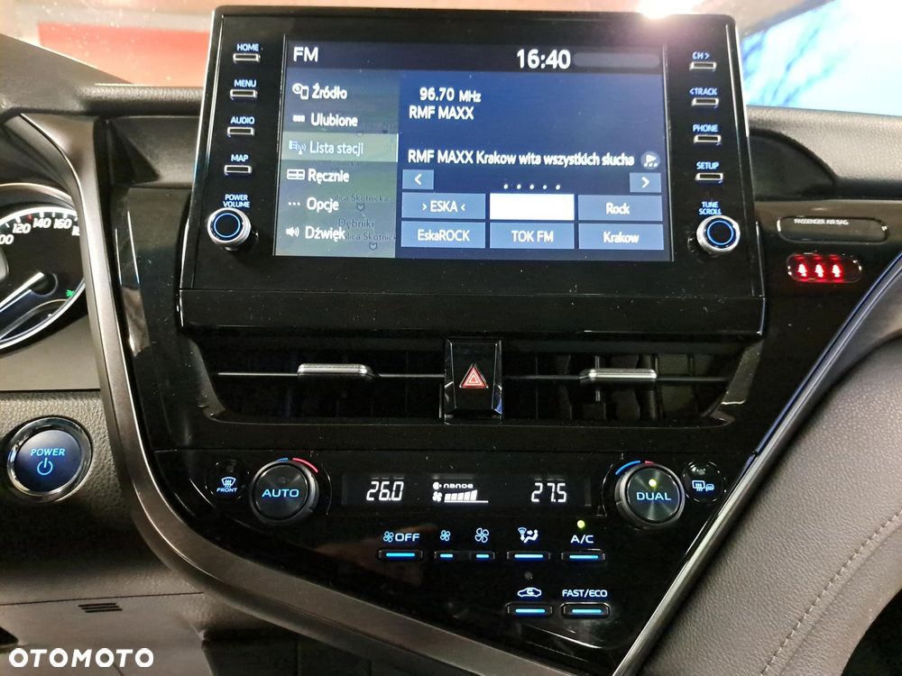 Toyota Camry 2.5 Hybrid Executive CVT - 21