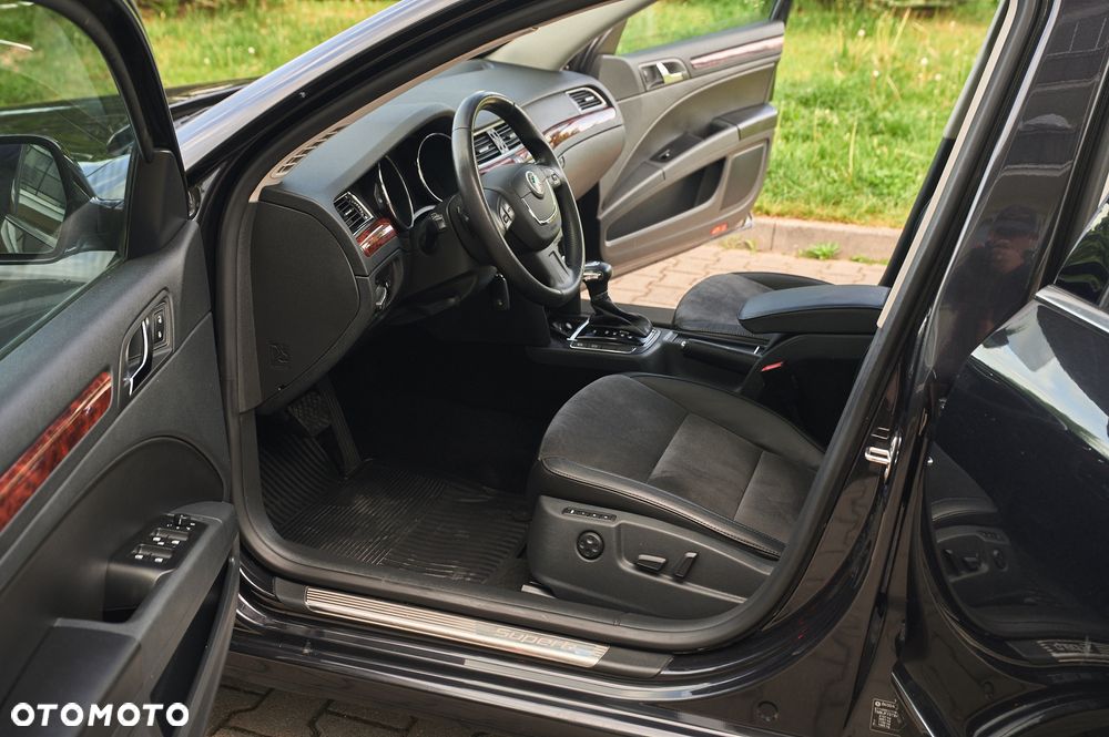 Skoda Superb 2.0 TDI DSG Exclusive - 25