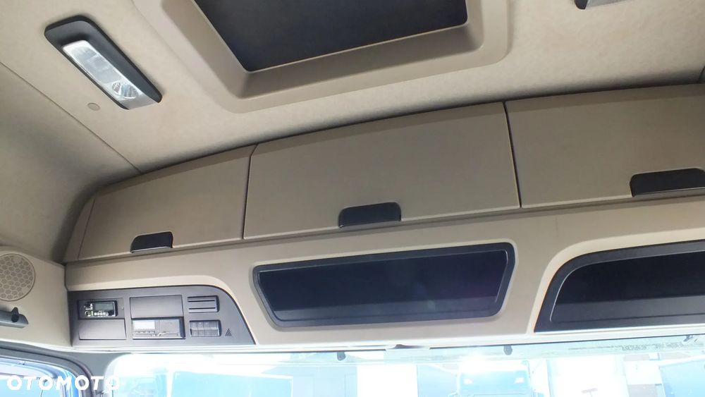 Mercedes-Benz ACTROS - 10