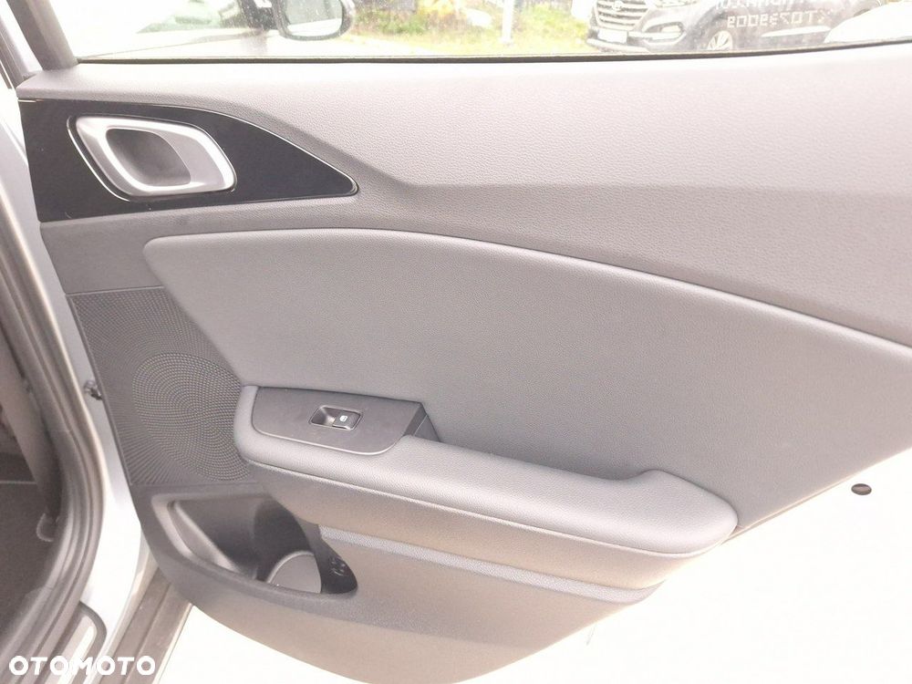 Kia XCeed 1.6 T-GDI Tribute DCT - 24