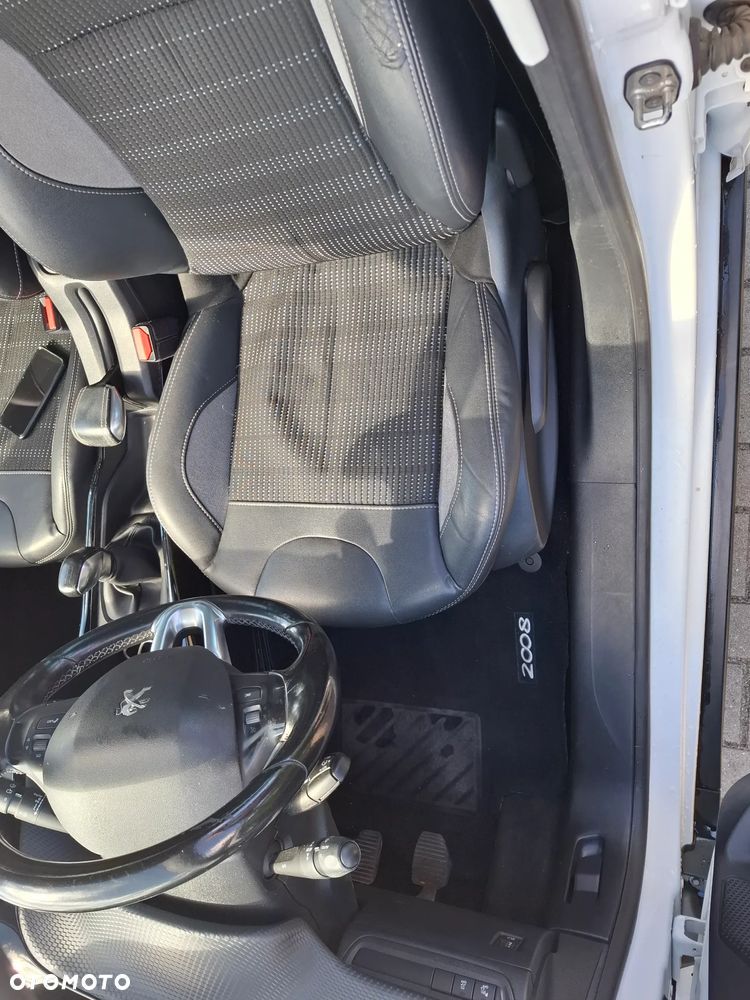 Peugeot 2008 BlueHDi 100 STOP & START Active - 13