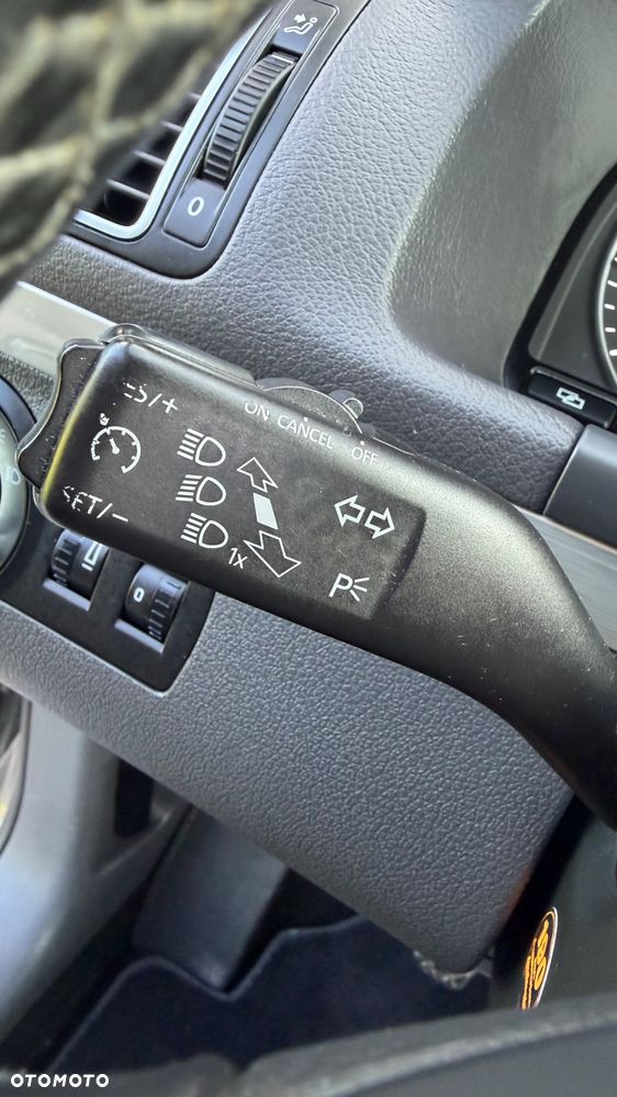 Volkswagen Touran 2.0 TDI DPF STYLE - 24