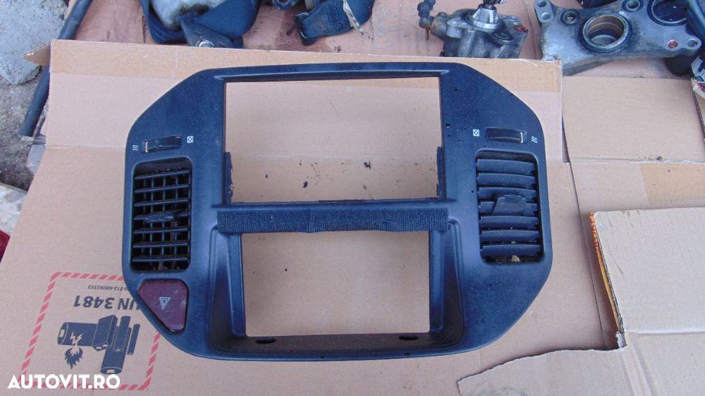 Grila Bord Mitsubishi Pajero mk3 2000-2007 grile aer centrala bord caldura - 1