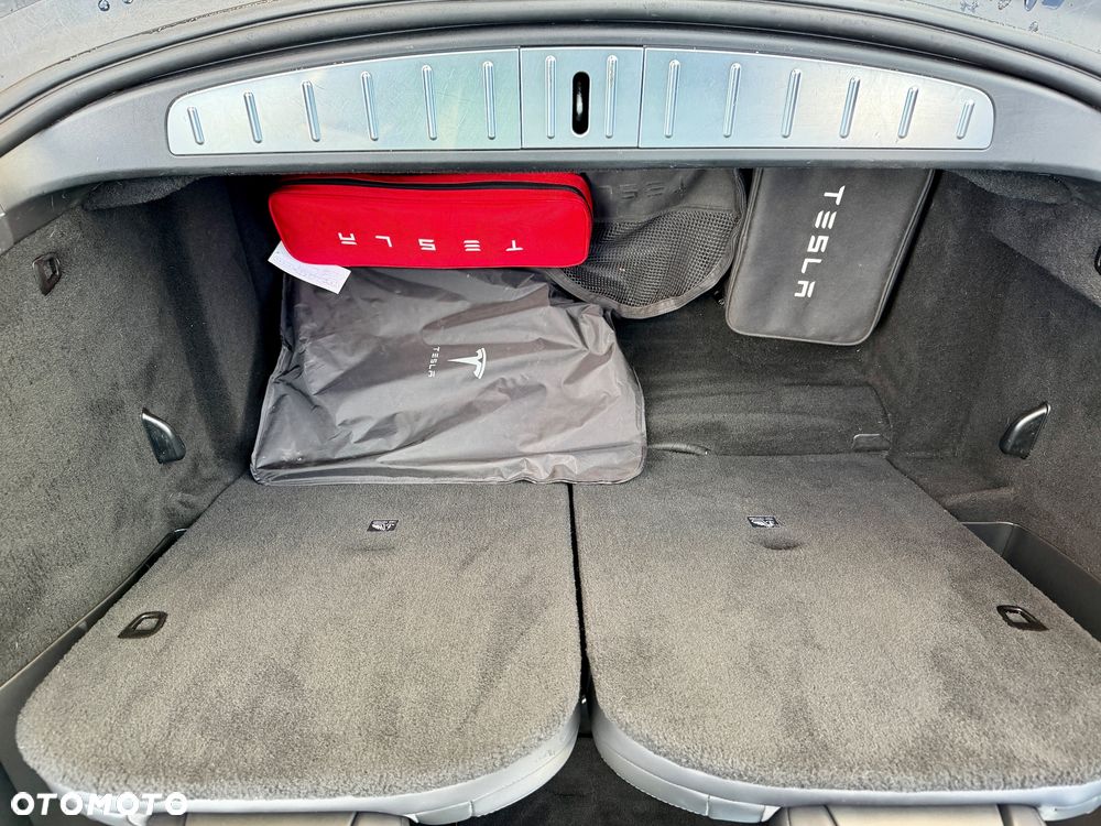 Tesla Model X - 30