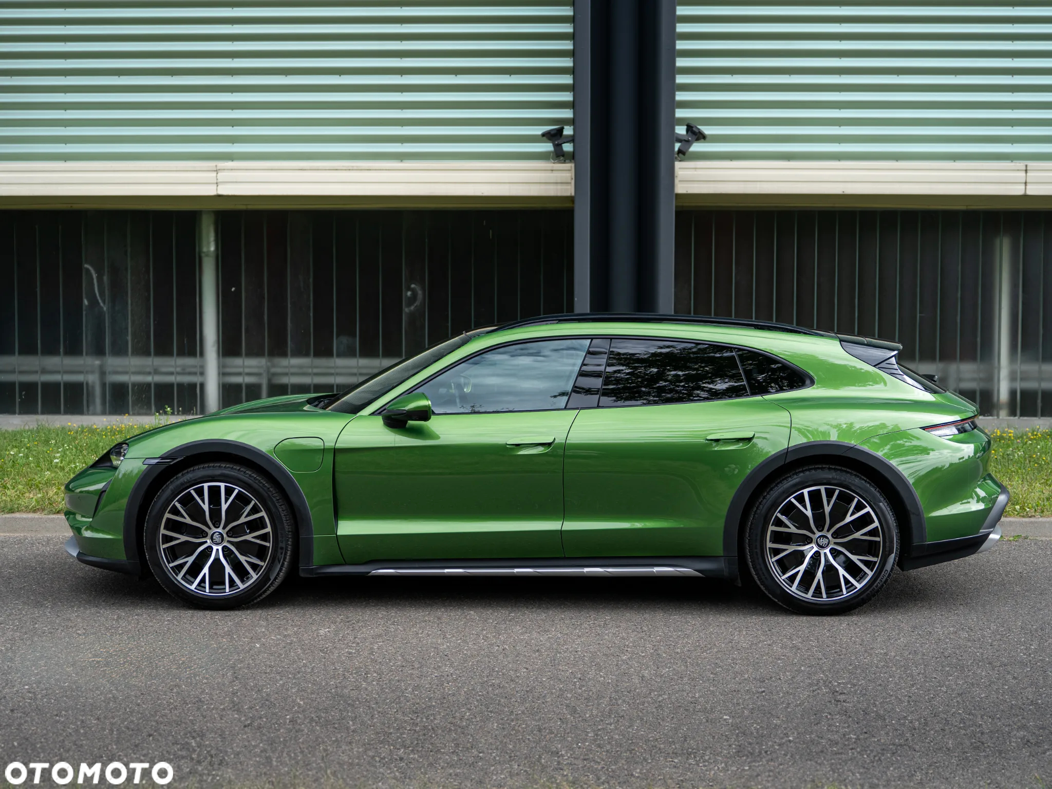 Porsche Taycan 4 Cross Turismo - 2