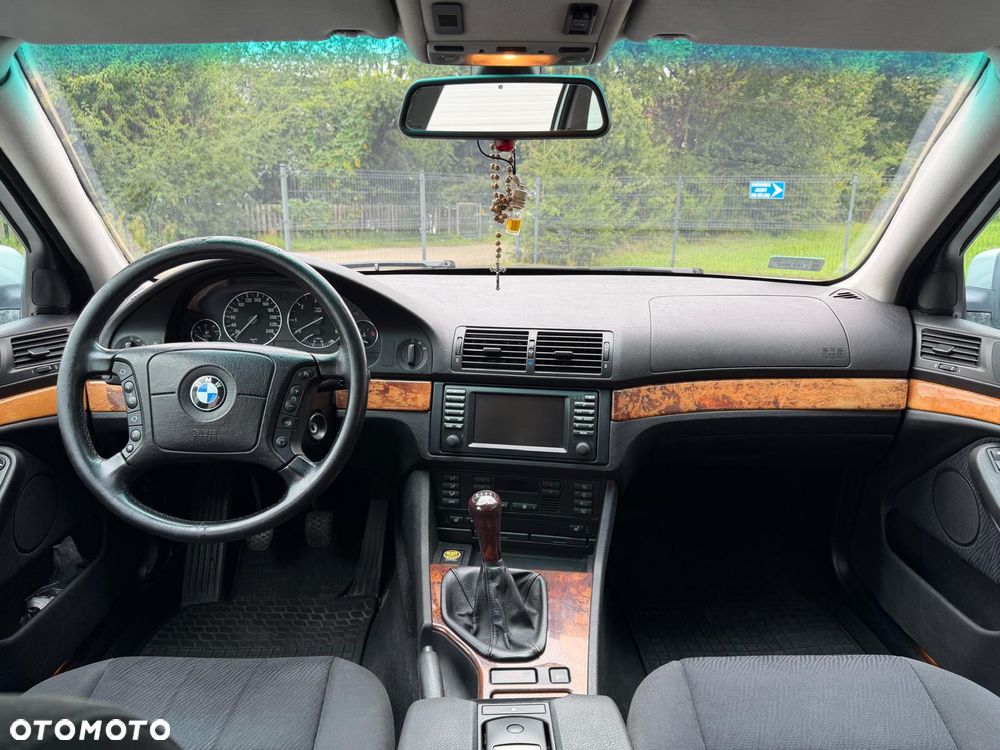 BMW Seria 5 525d - 8