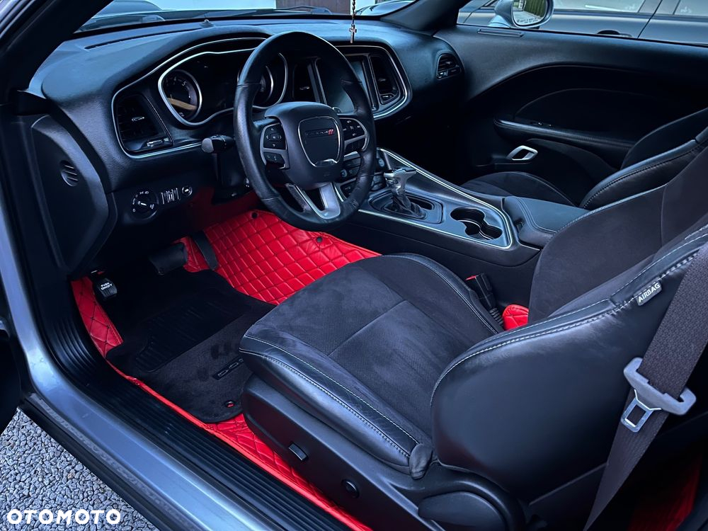 Dodge Challenger 6.4 Scat Pack - 25