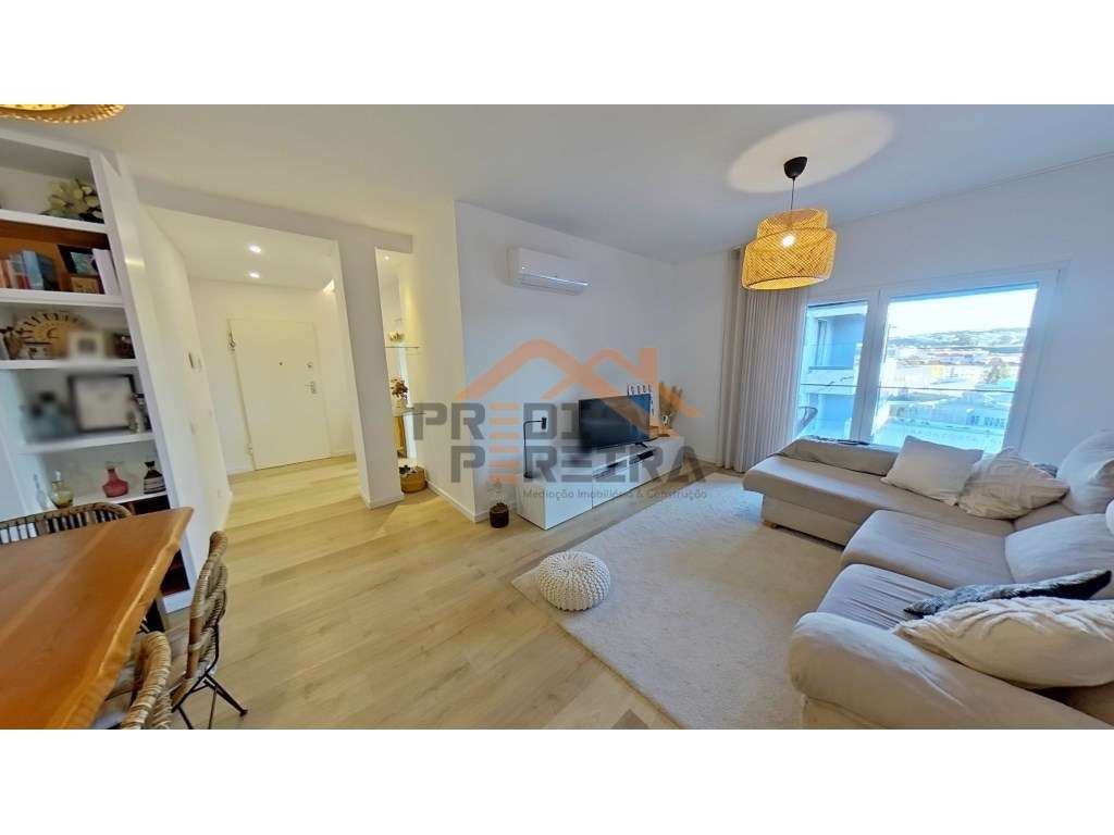 Reservado!
Situado na Amadora, apartamento T3, com parqueamento pa... - Grande imagem: 2/37