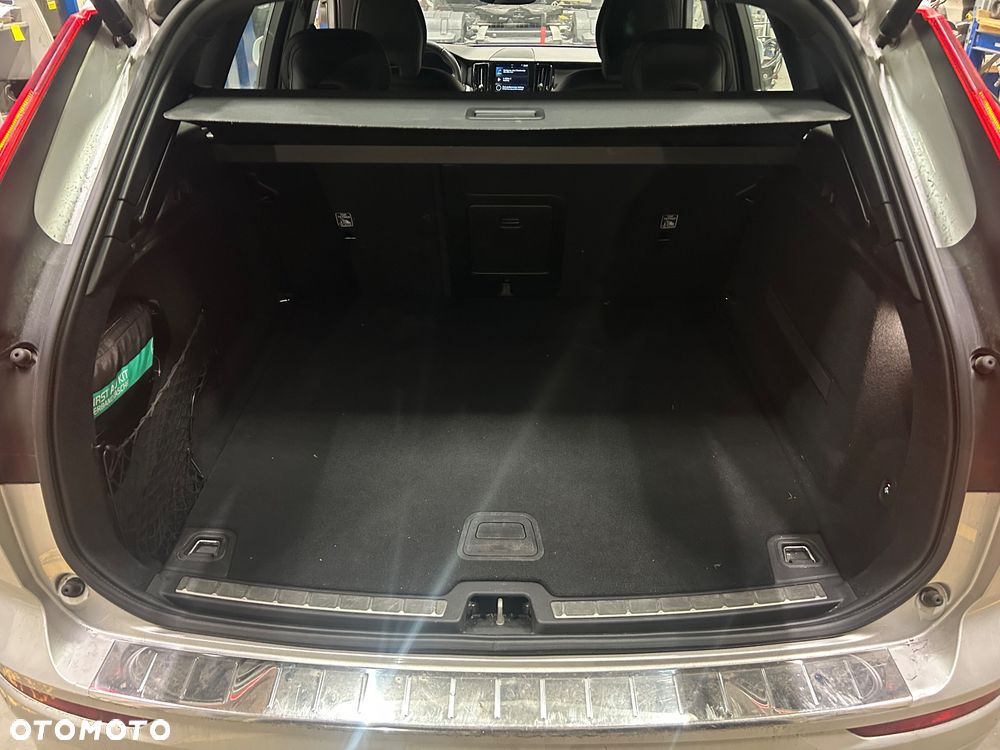 Volvo XC 60 D4 AWD R-Design - 25