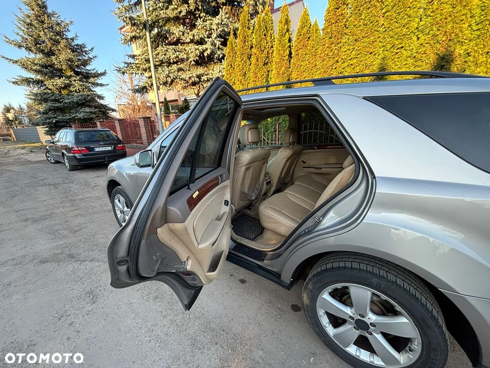 Mercedes-Benz ML 350 4-Matic - 12