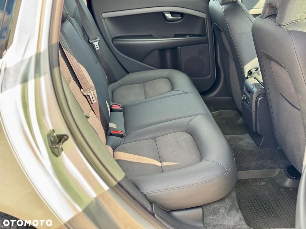 Volvo V70 2.0 Momentum - 32