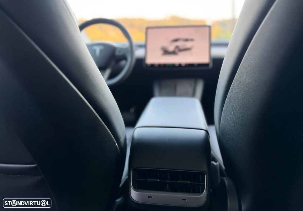 Tesla Model Y Long Range Dual Motor AWD - 25