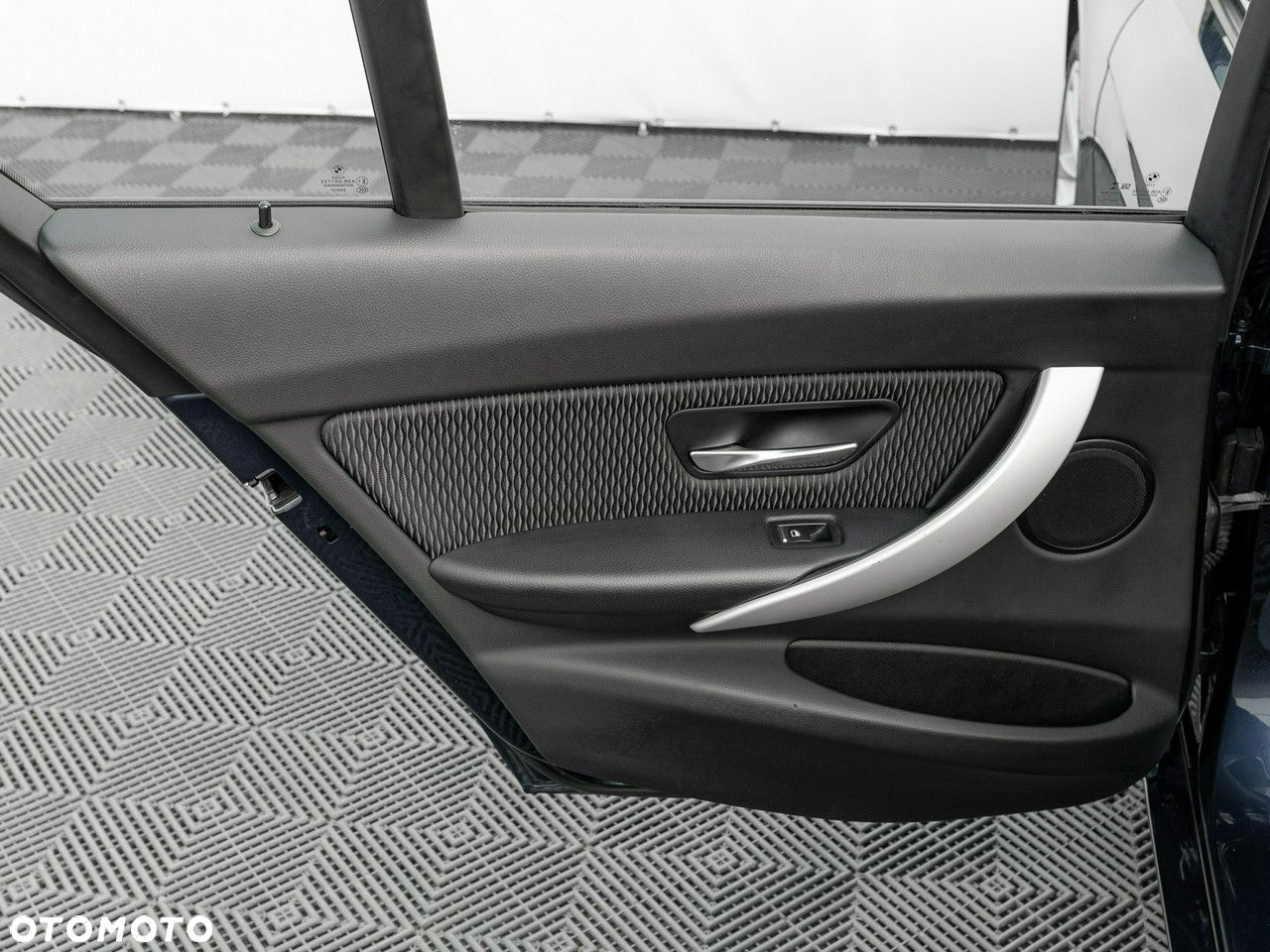 BMW Seria 3 330i xDrive Advantage - 27