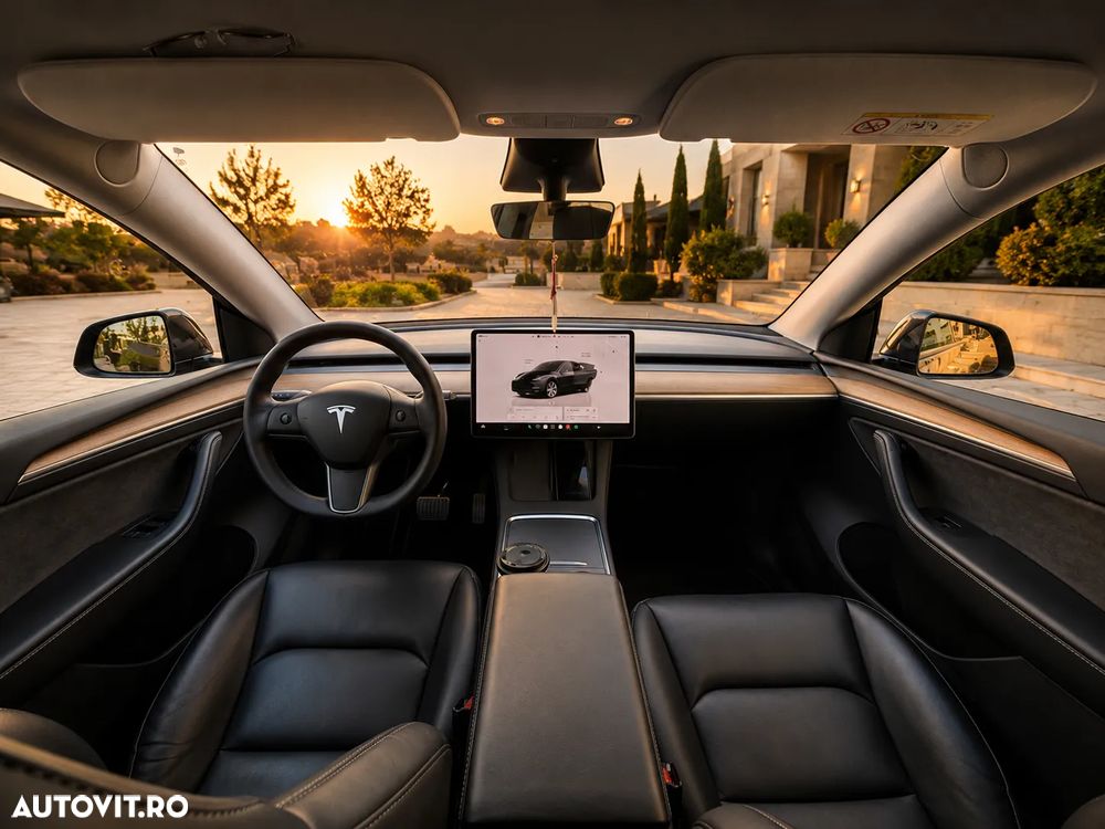 Tesla Model Y AWD Performance - 7