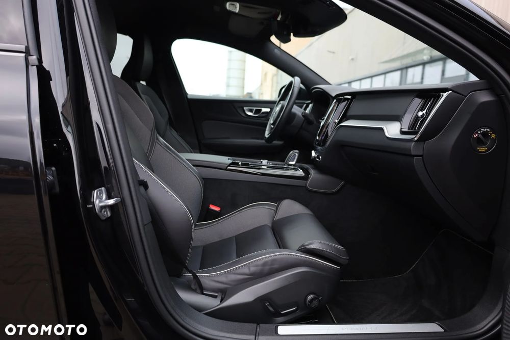 Volvo V60 T6 AWD Recharge Geartronic RDesign - 25