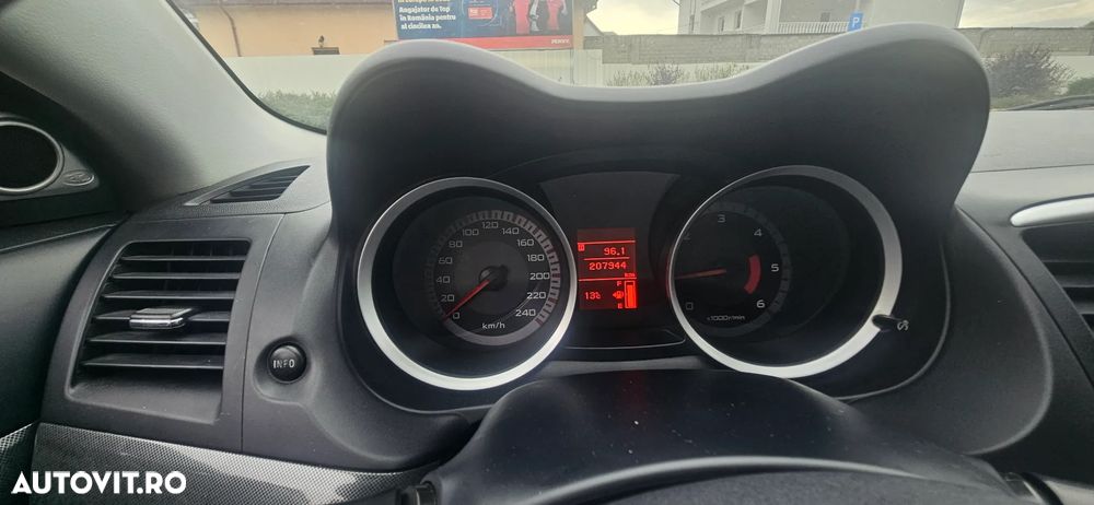 Mitsubishi Lancer - 7