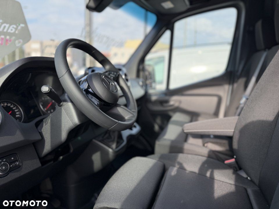 Mercedes-Benz Sprinter - 4