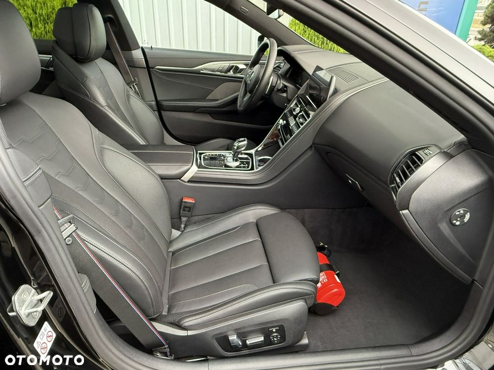 BMW Seria 8 - 26