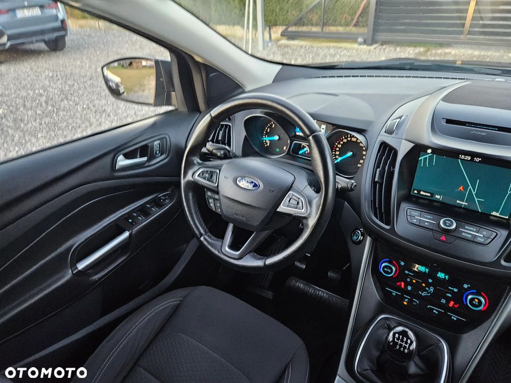 Ford Kuga 1.5 EcoBoost 2x4 Titanium - 24