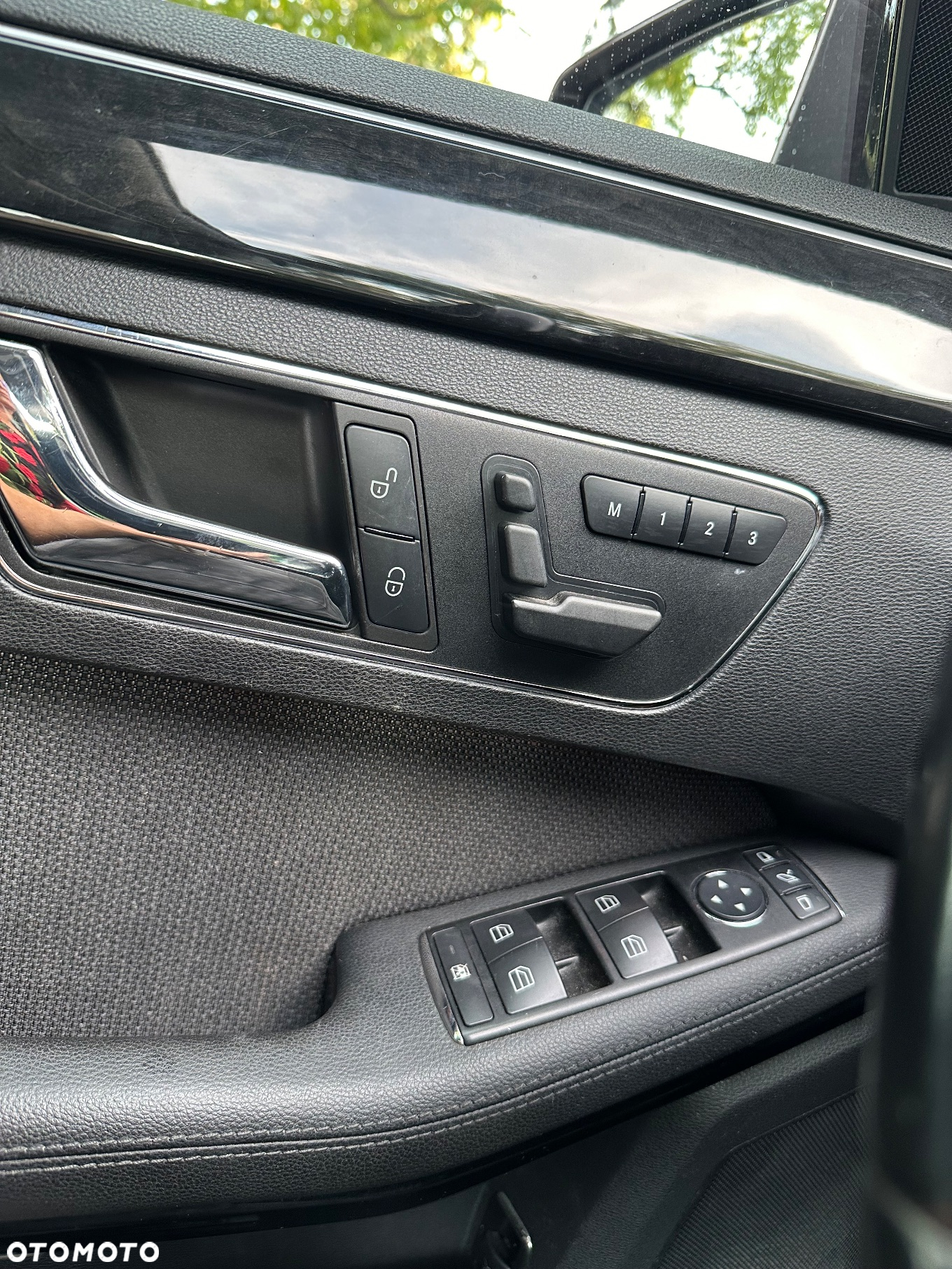 Mercedes-Benz Klasa E 300 CDI BlueEff - 14