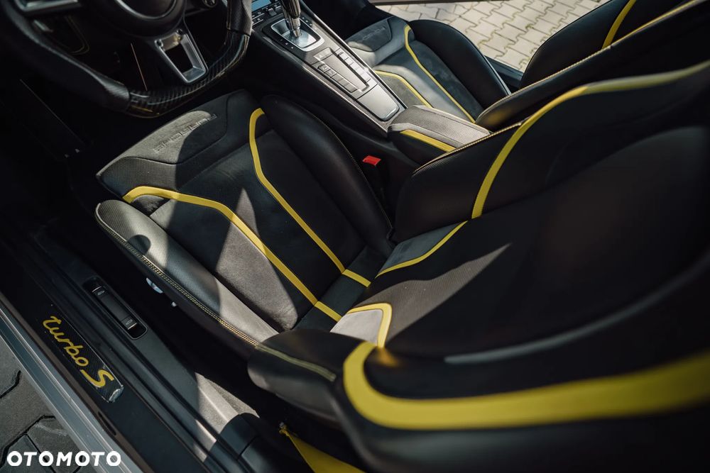 Porsche 911 Turbo S - 15