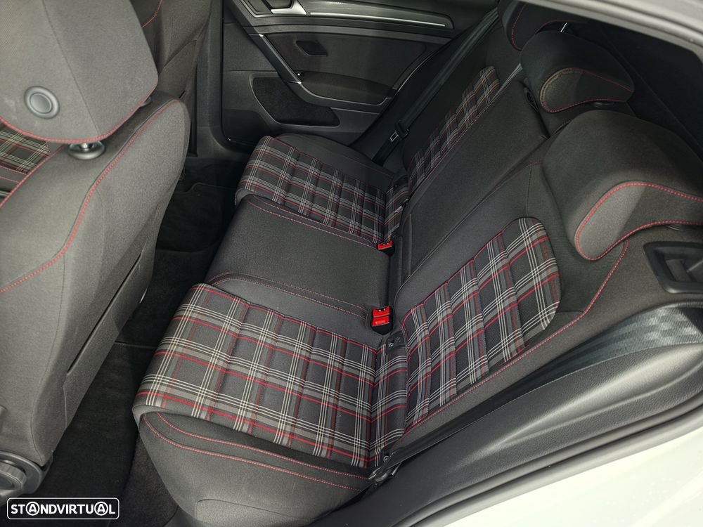 VW Golf 2.0 TSI GTI DSG Performance - 17