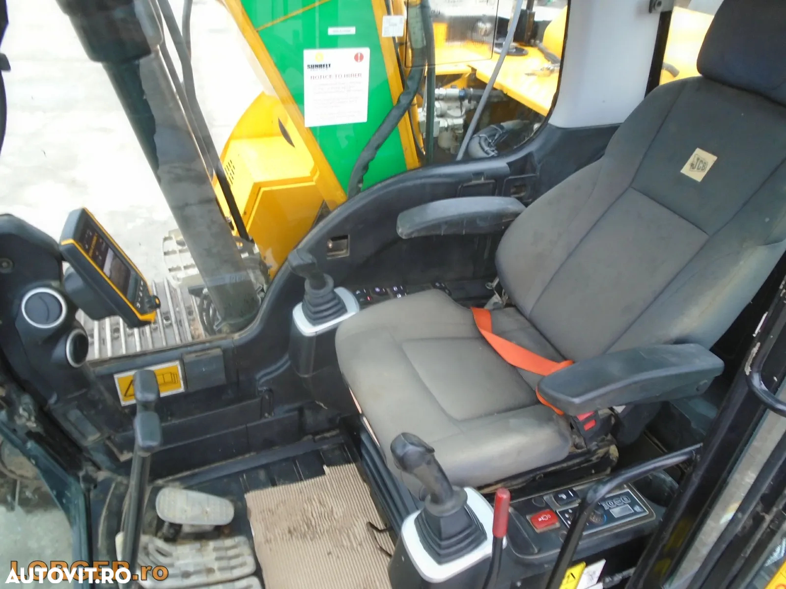 JCB JS 131 LC+ - 14