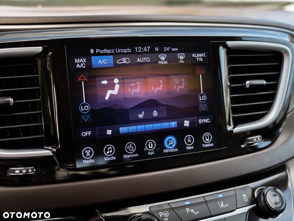 Chrysler Pacifica - 28