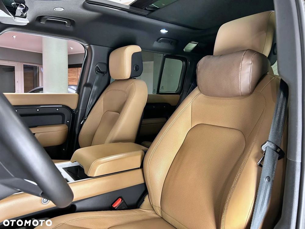 Land Rover Defender 3.0 D250 mHEV X-Dynamic HSE - 31
