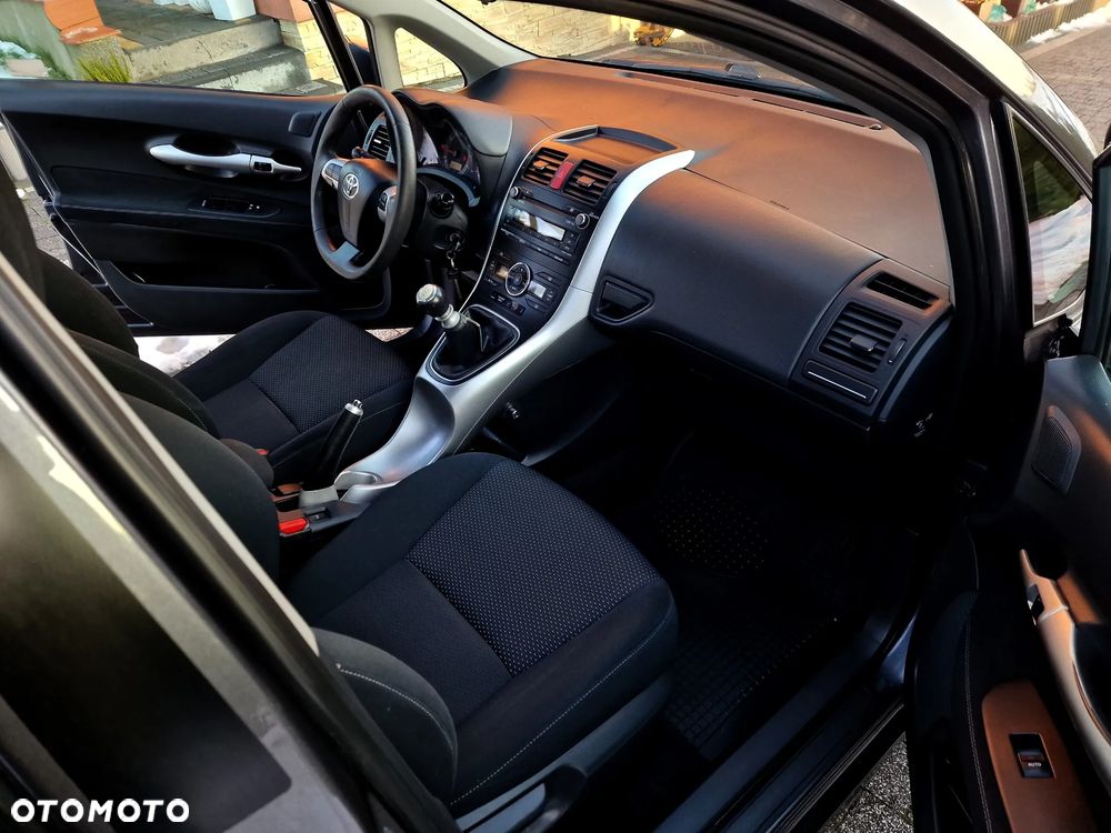 Toyota Auris 1.6 Premium - 18