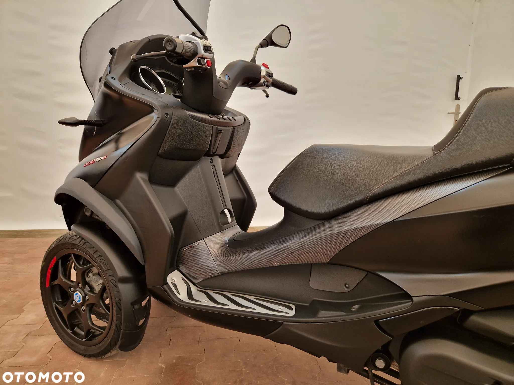 Piaggio MP-3 - 33