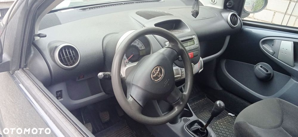 Na części Toyota Aygo lak. 1E0 silnik skrzynia maska zderzak drzwi klapa szyba fotel kanapa lusterko - 7