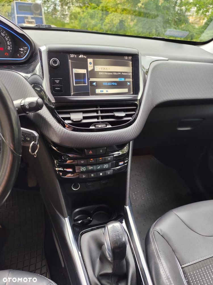 Peugeot 2008 1.6 e-HDi Allure S&S - 9