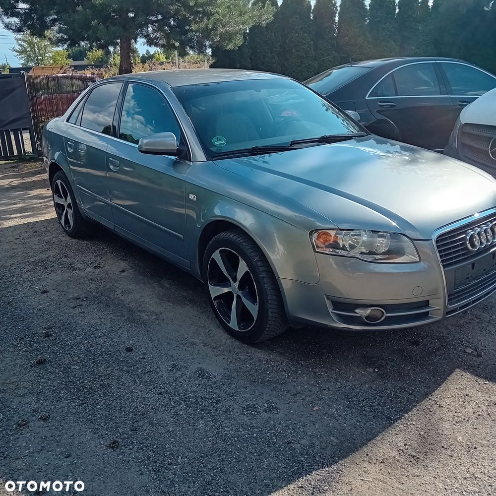 Audi A4 Limousine - 1