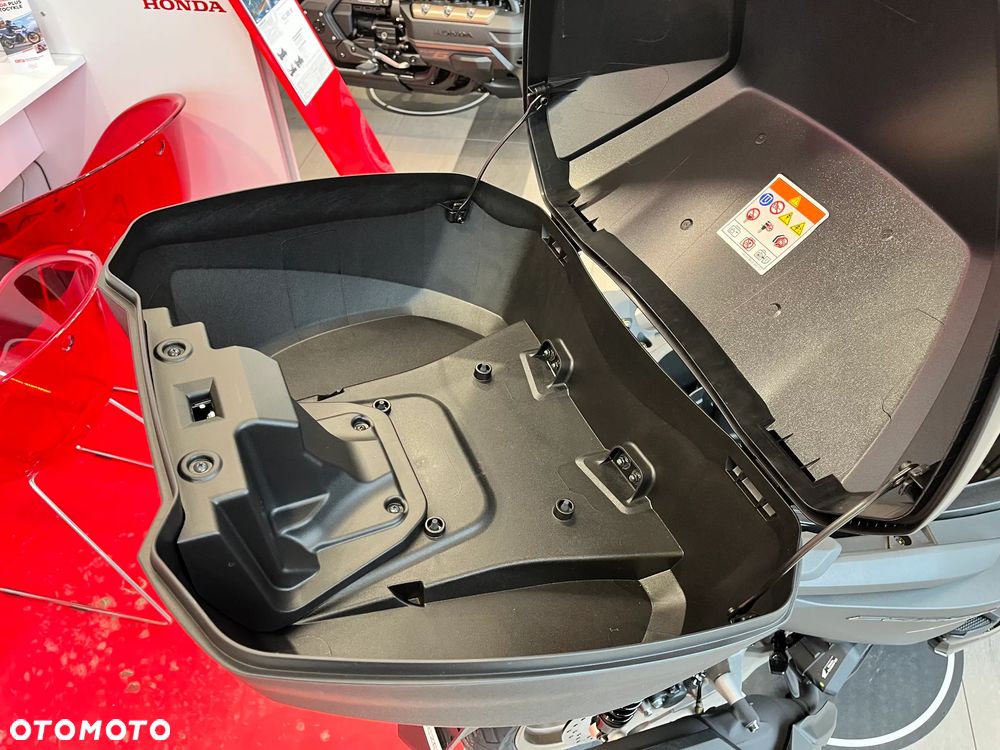 Honda NSS - 18
