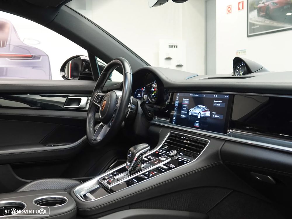 Porsche Panamera 4 E-Hybrid - 43
