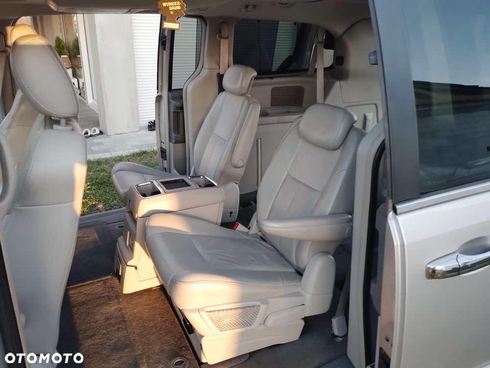 Chrysler Town & Country - 15