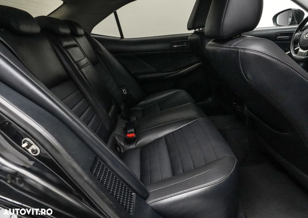 Lexus Seria IS 300h Aut. Executive - 16