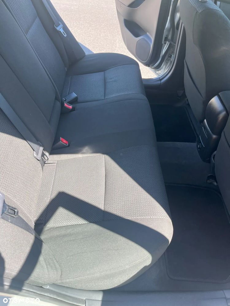 Toyota Avensis 1.8 VVT-i - 6